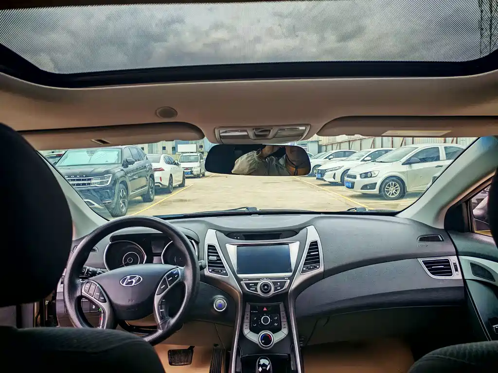 Hyundai Elantra Langdong — миниатюра 9