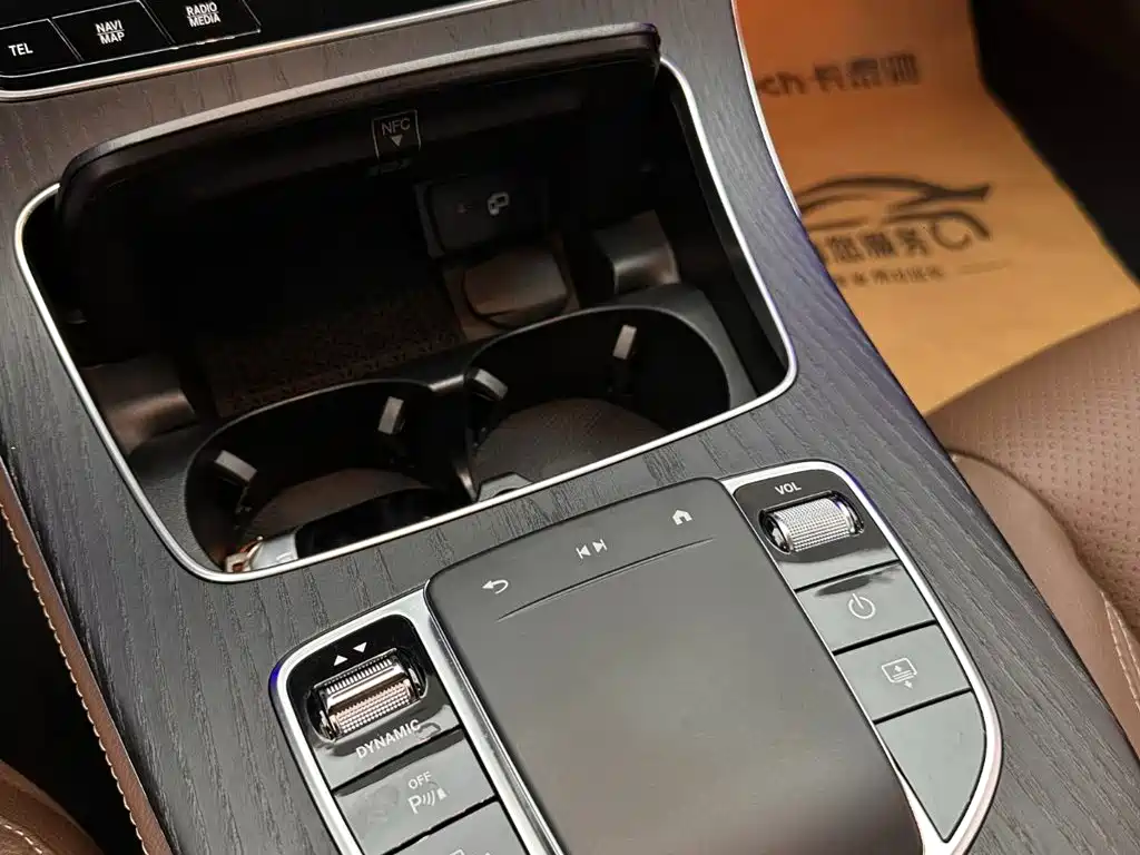 Mercedes-Benz E-Class — миниатюра 17