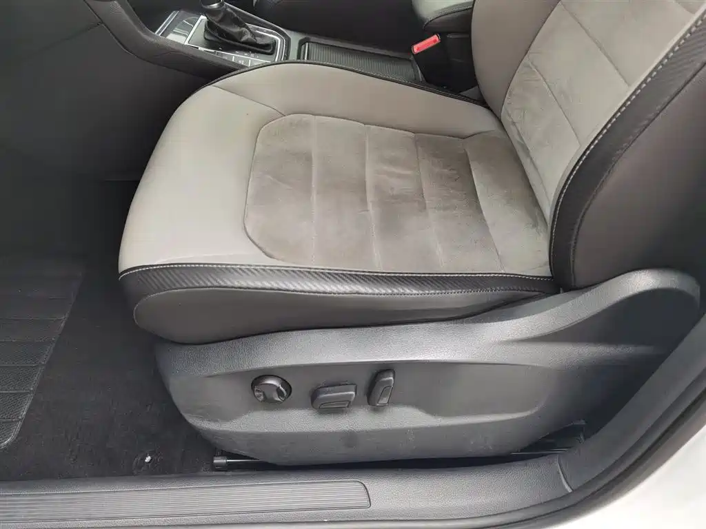 VOLKSWAGEN GOLF*JIAYU