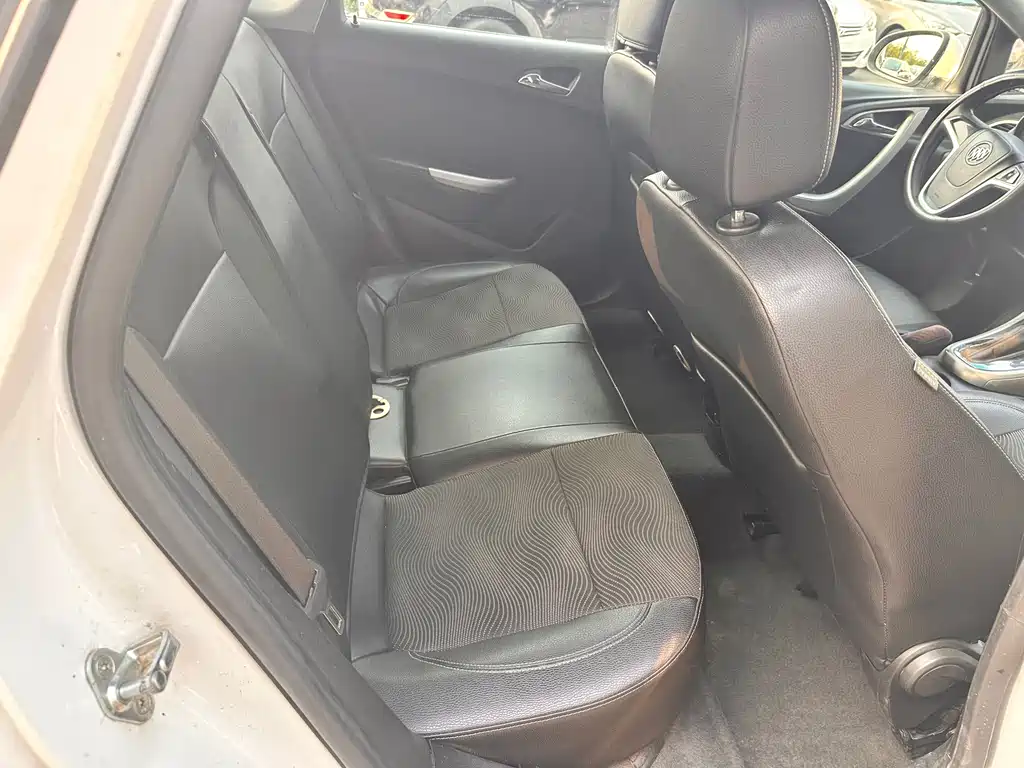 Buick Excelle — миниатюра 9