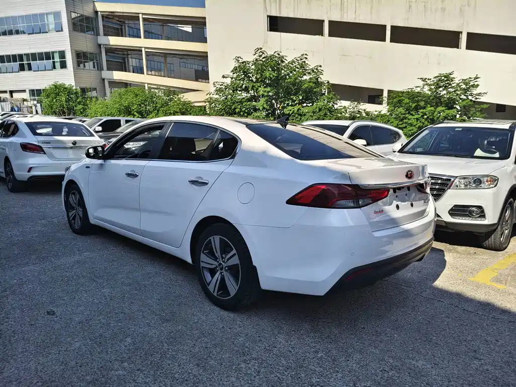 Kia K4 — миниатюра 10