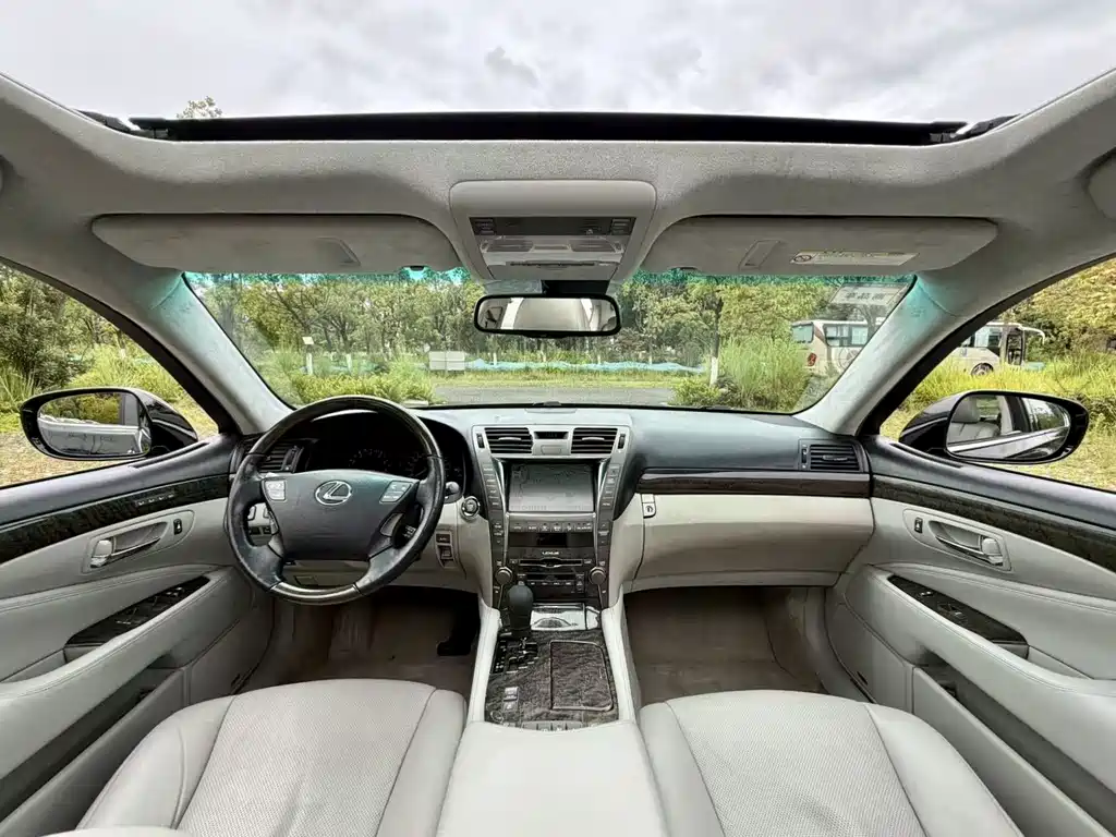 Lexus LS — миниатюра 4