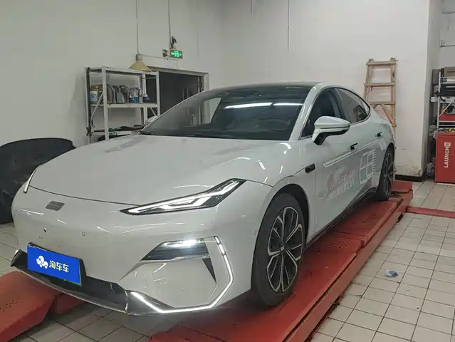 2025 Geely Galaxy E8