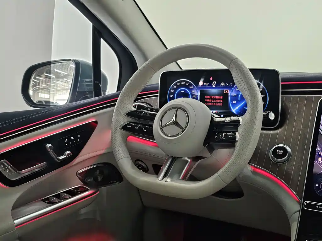 Mercedes-Benz EQE SUV — миниатюра 10