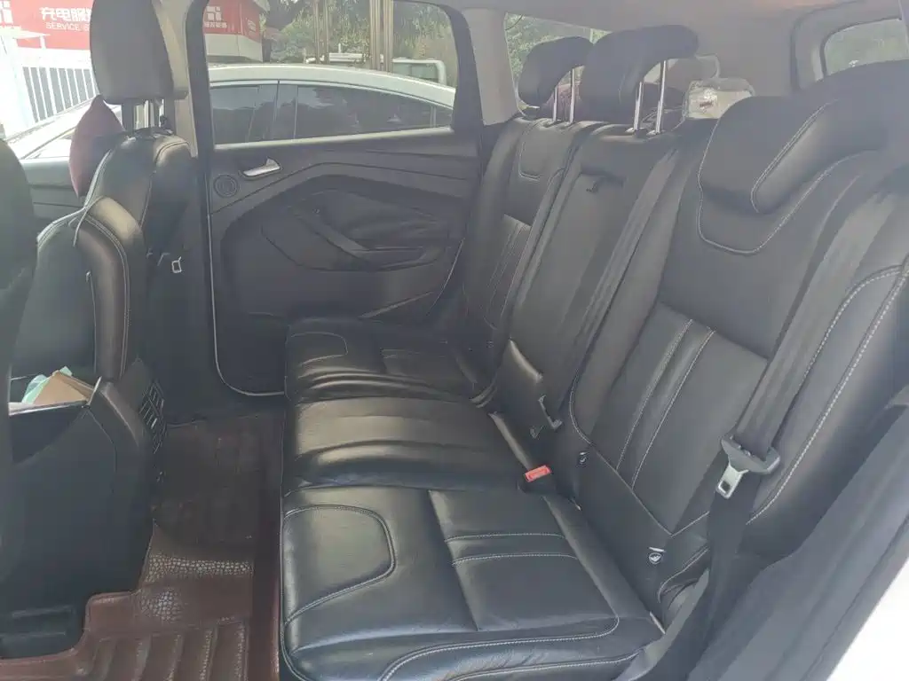Ford Kuga — миниатюра 18