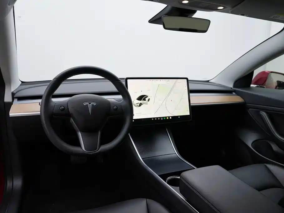 Tesla Model 3 — миниатюра 7