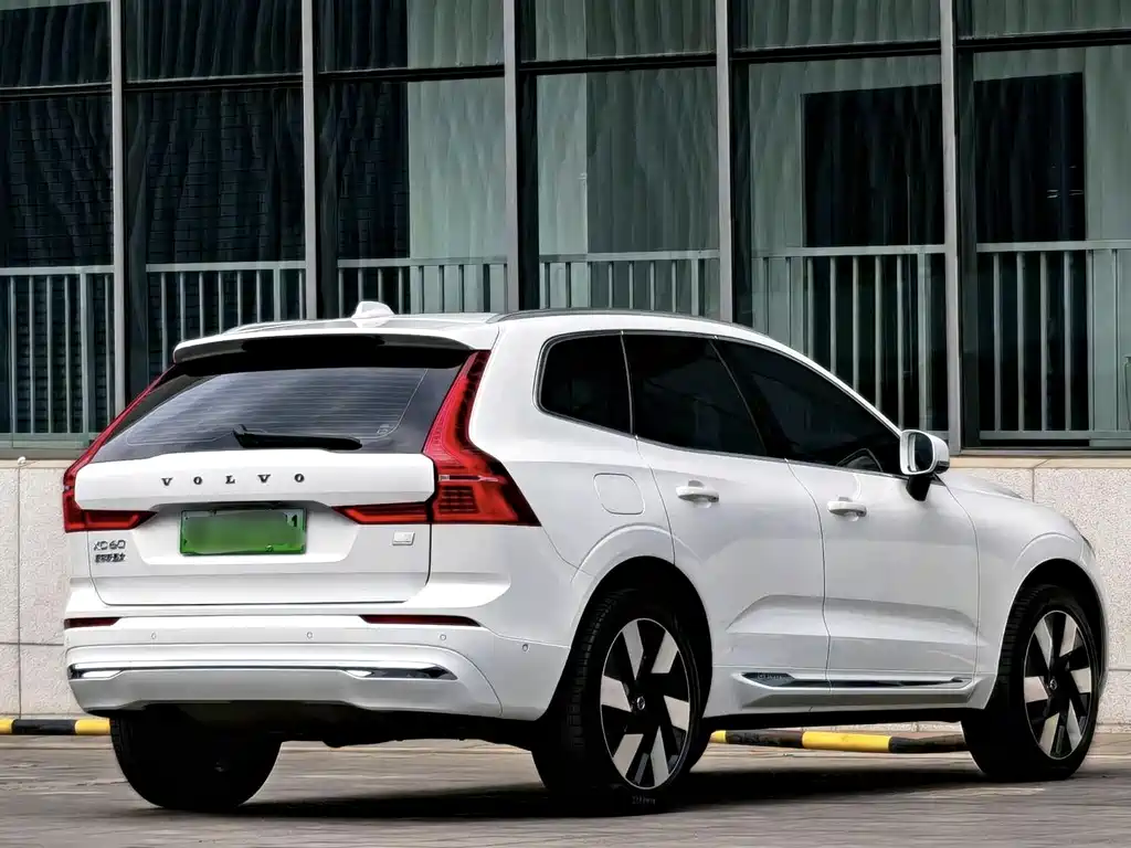 Volvo XC60 PHEV — миниатюра 19