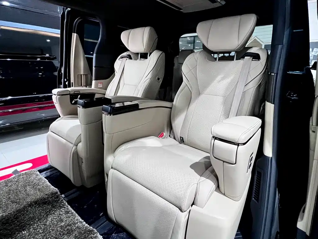 Toyota Alphard - фото 8