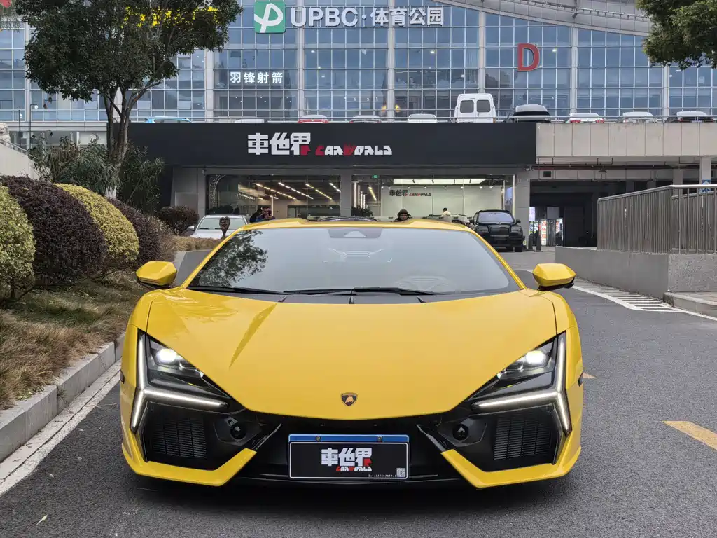 LAMBORGHINI REVUELTO