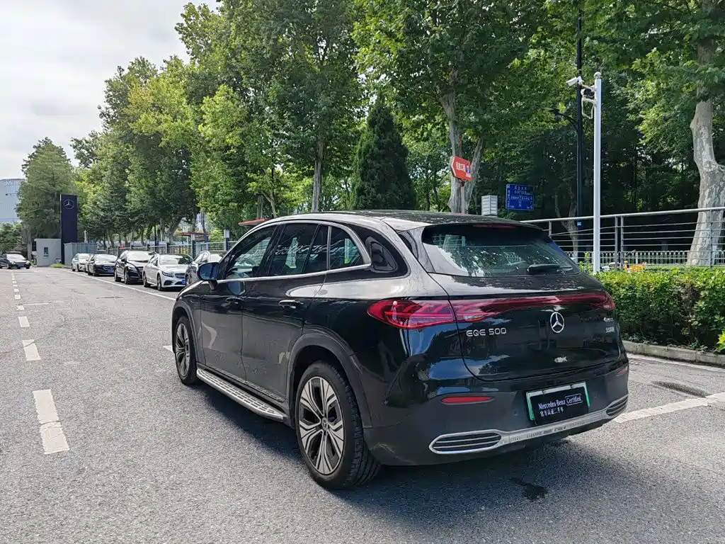Mercedes-Benz EQE SUV — миниатюра 17