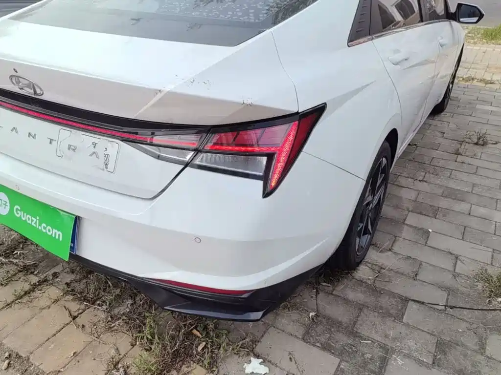 Hyundai Elantra — миниатюра 8