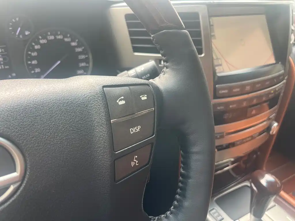 Lexus LX — миниатюра 11