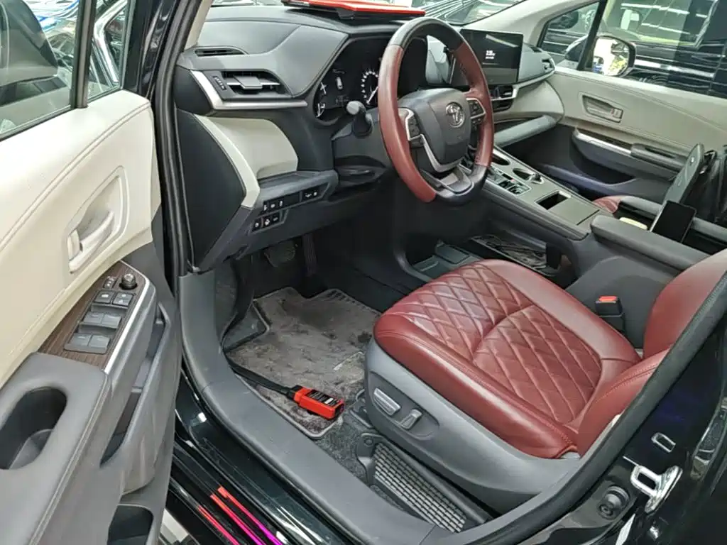 Toyota Sienna — миниатюра 16