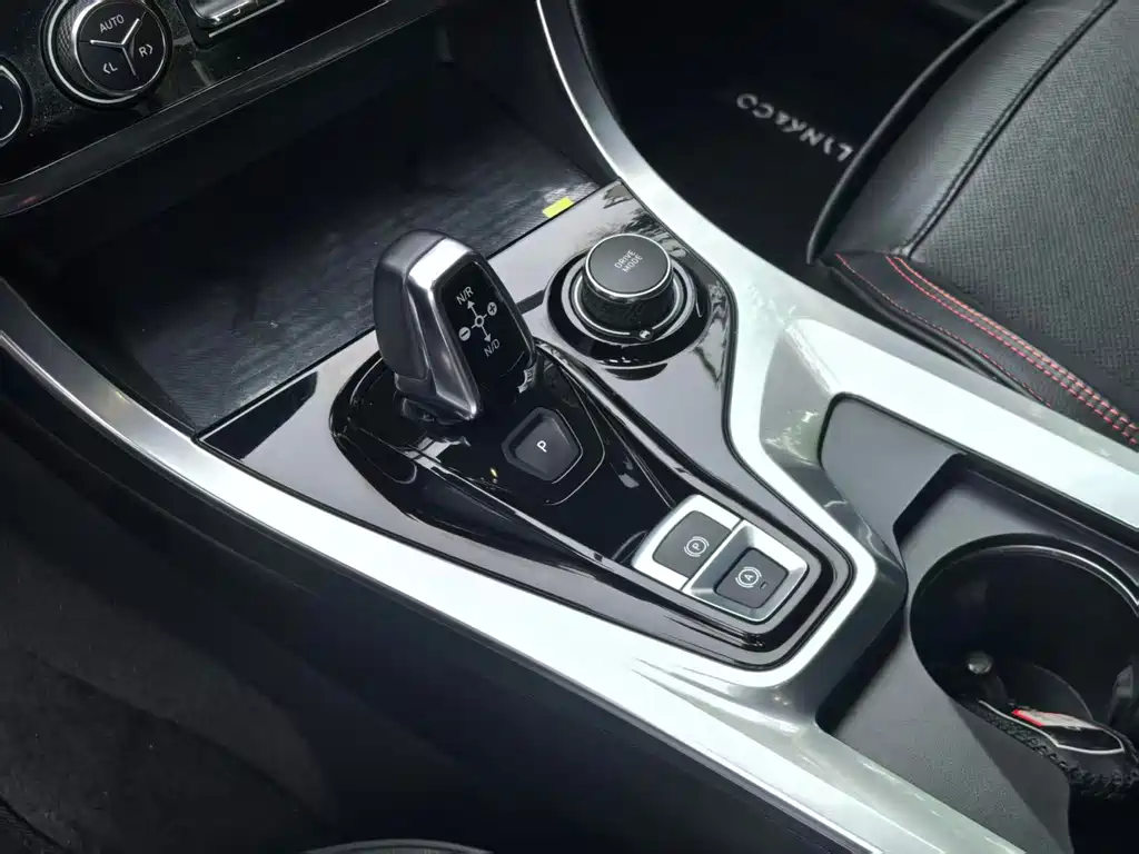 Lynk & Co 01 2.0T 4WD Dynamic Pro Edition, фото 15