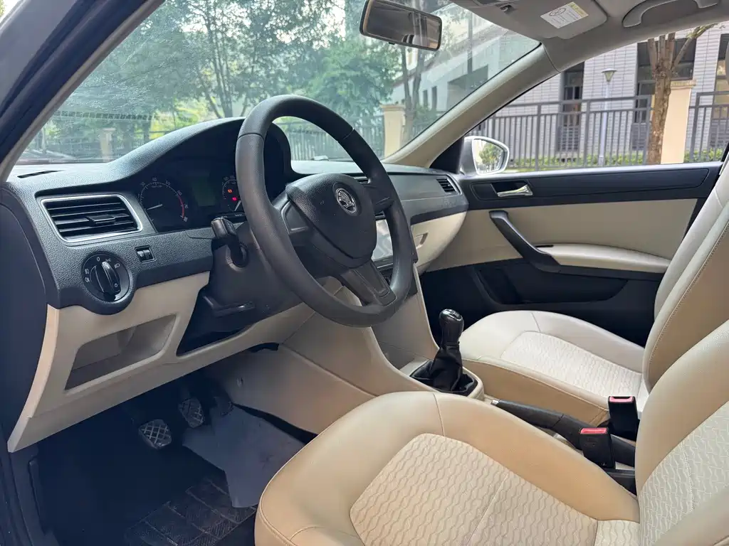Skoda Rapid — миниатюра 6