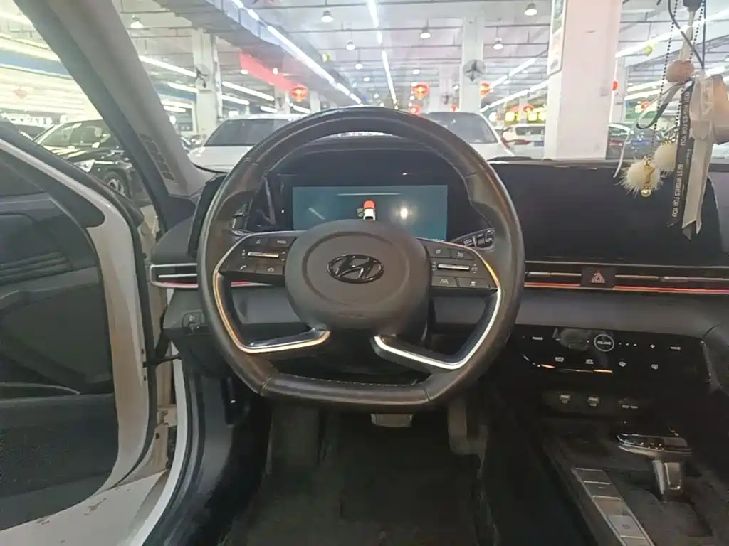 Hyundai Elantra — миниатюра 11