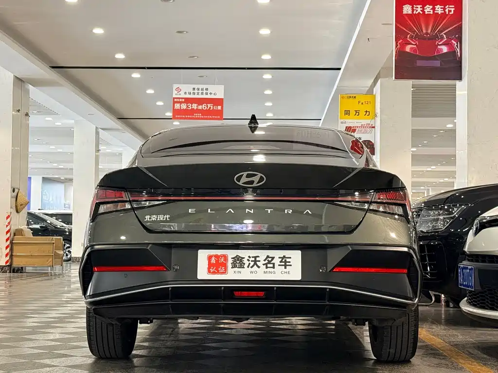 HYUNDAI ELANTRA