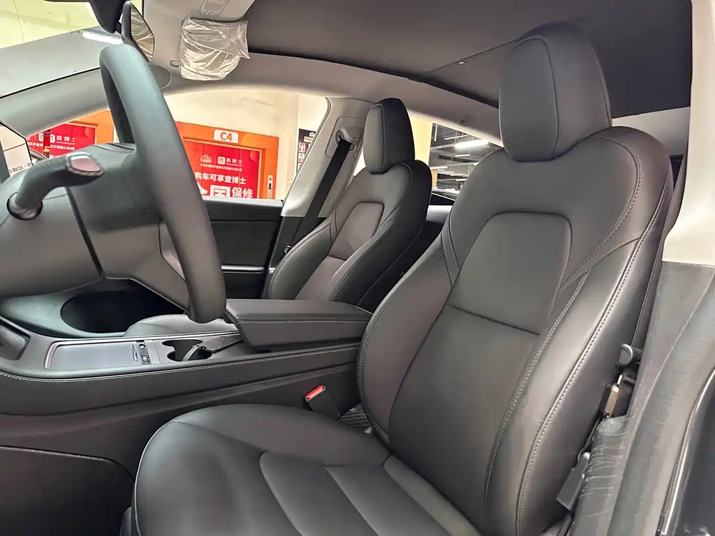 Tesla Model Y — миниатюра 12