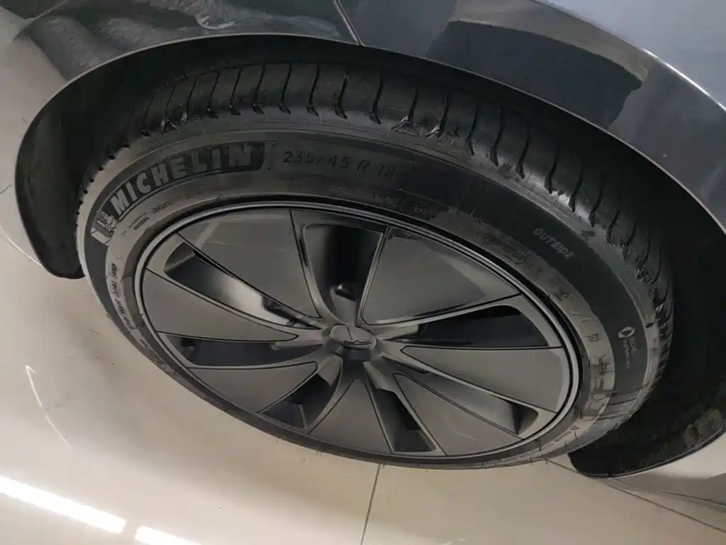 Tesla Model 3 — миниатюра 23