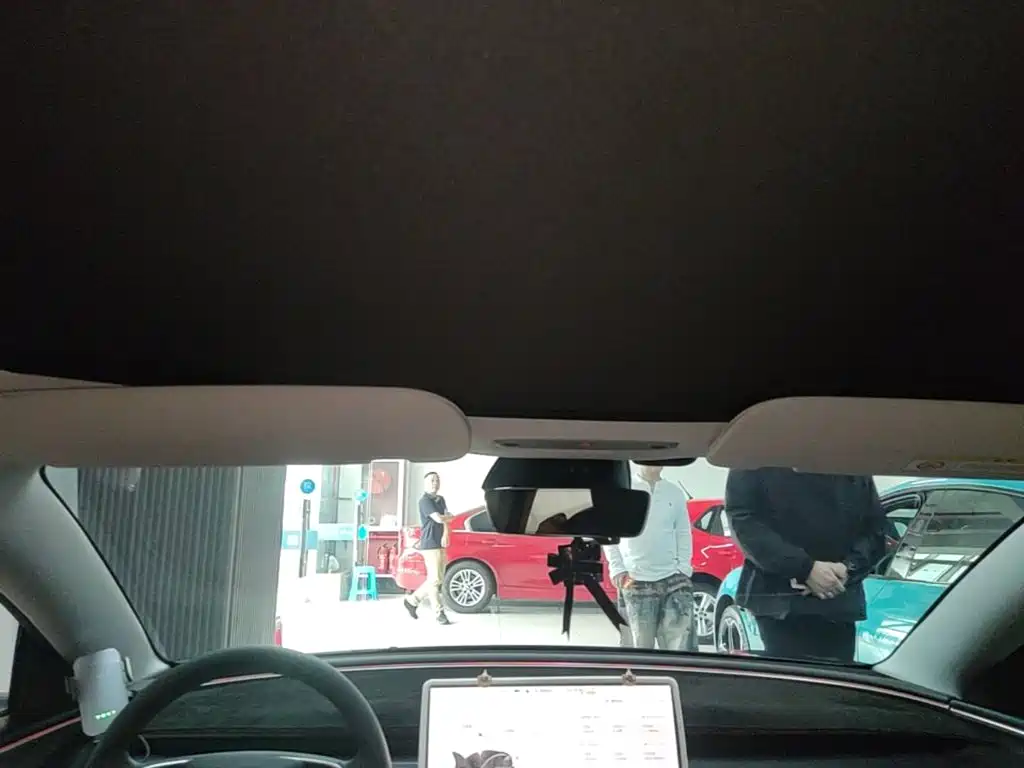 Tesla Model 3 — миниатюра 18