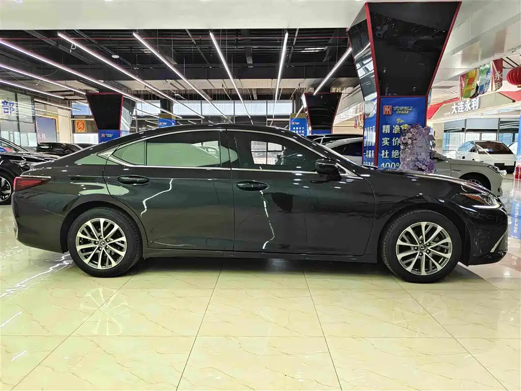 Lexus ES — миниатюра 14