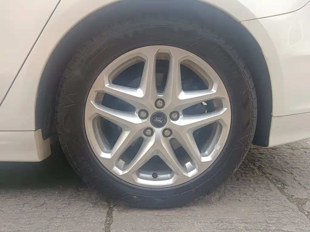 Ford Mondeo — миниатюра 7