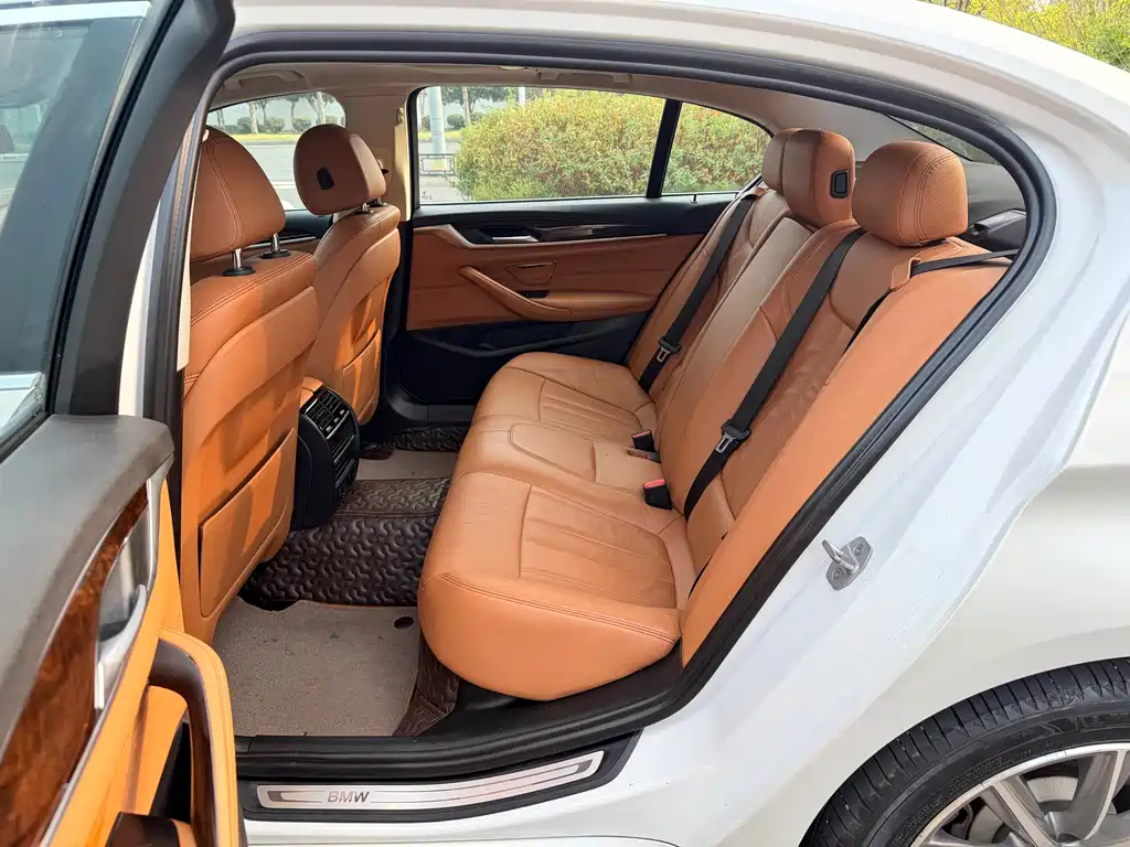 BMW 5 Series — миниатюра 14