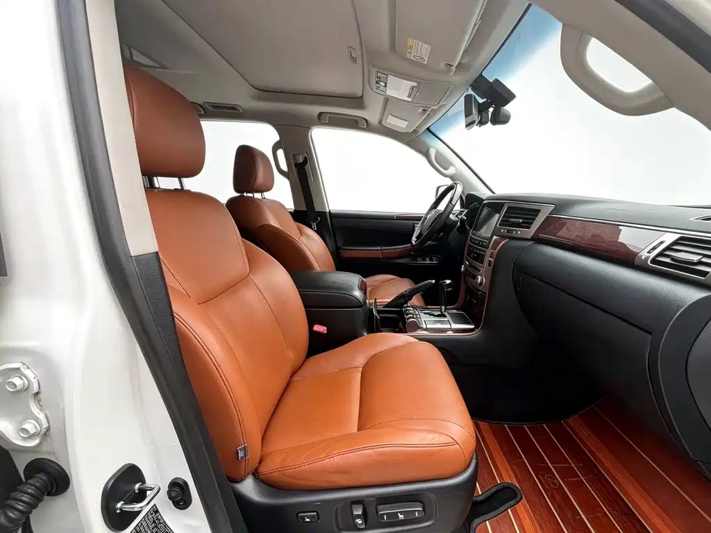 Lexus LX — миниатюра 8