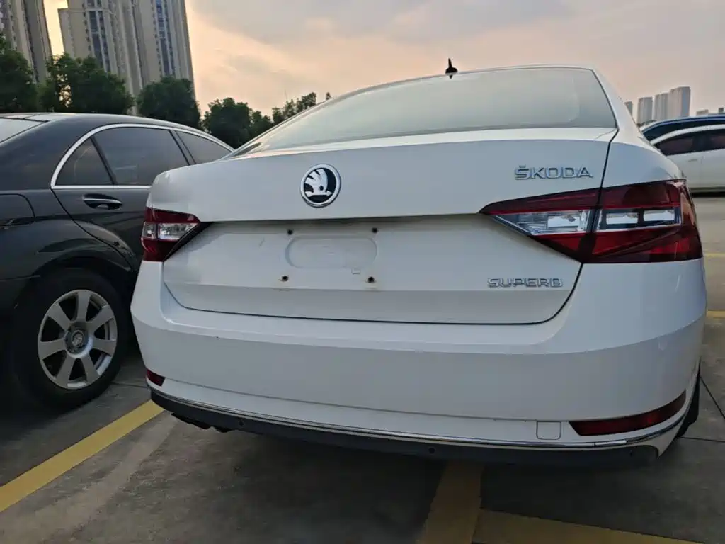 Skoda Superb — миниатюра 6