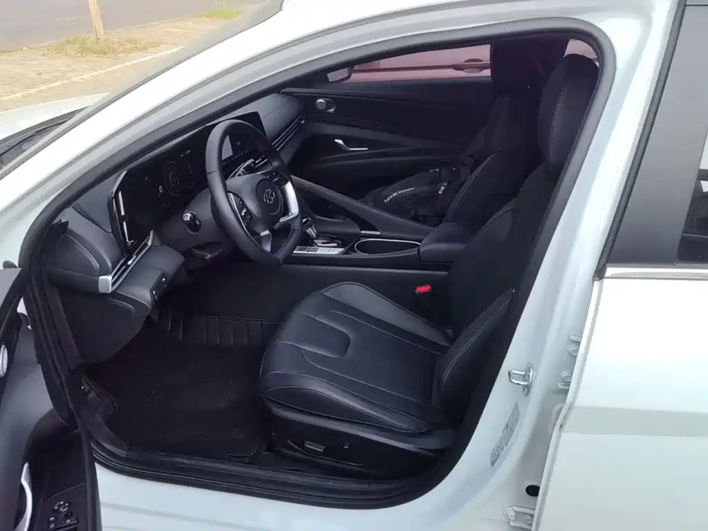 Hyundai Elantra — миниатюра 15