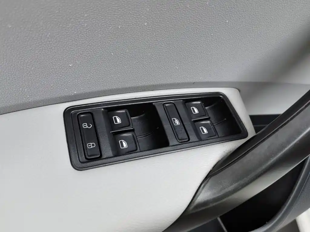 Skoda Rapid — миниатюра 9