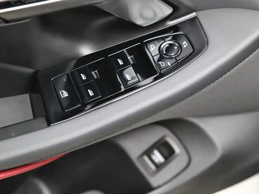 BMW 5 Series — миниатюра 12