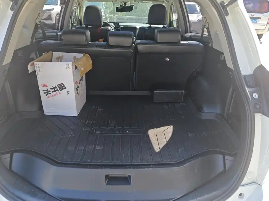 Toyota RAV4 — миниатюра 4