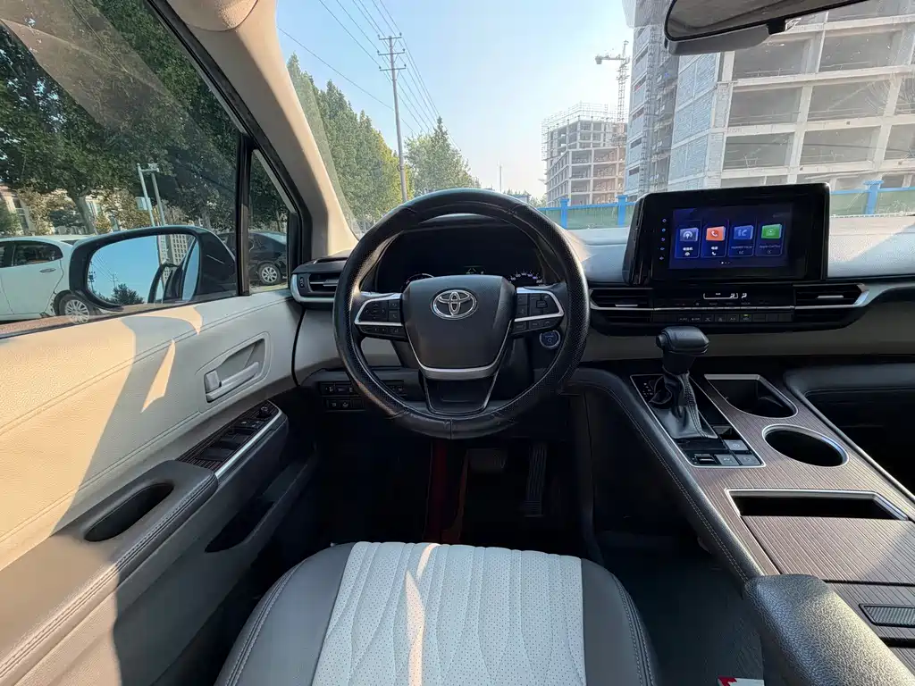 Toyota Sienna — миниатюра 11