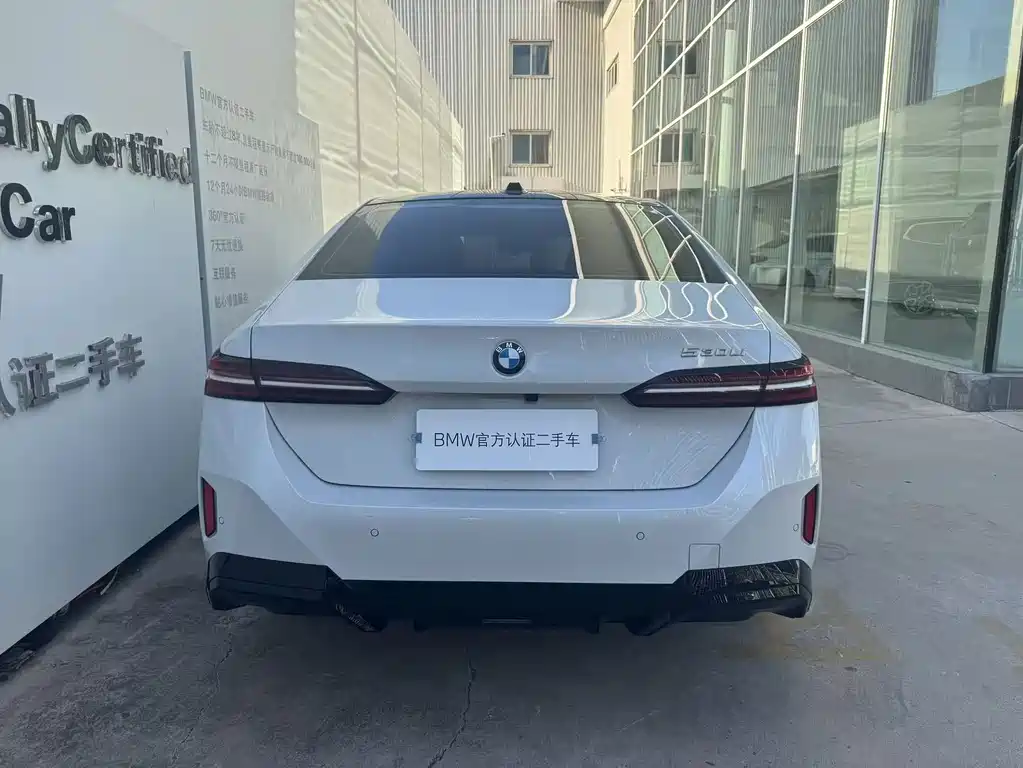 BMW 5 Series — миниатюра 6