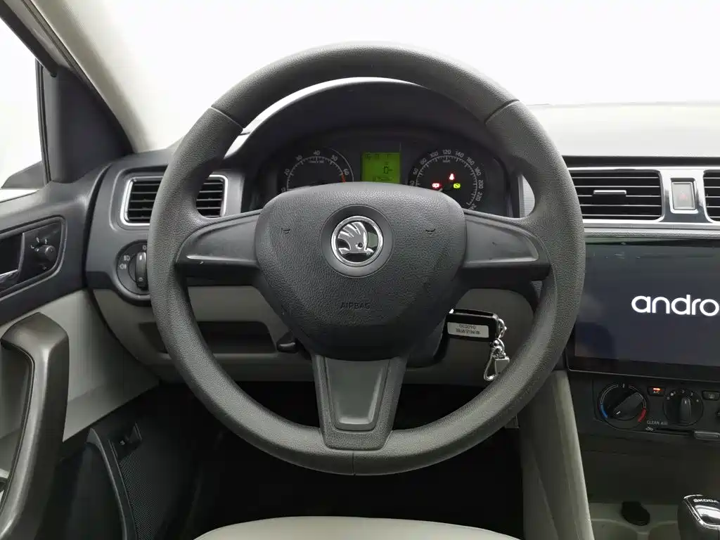 Skoda Rapid — миниатюра 11