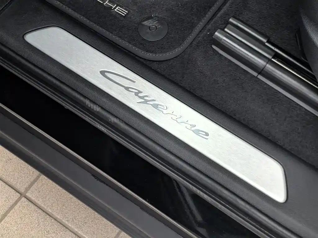 Porsche Cayenne — миниатюра 30