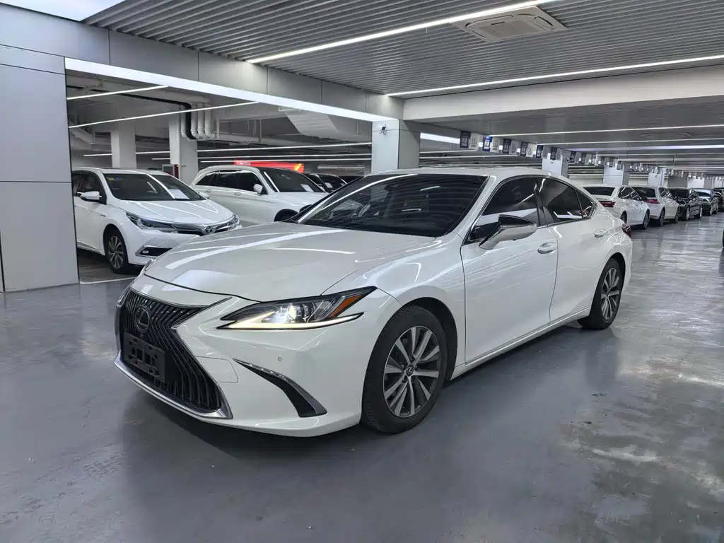 Lexus ES 2018