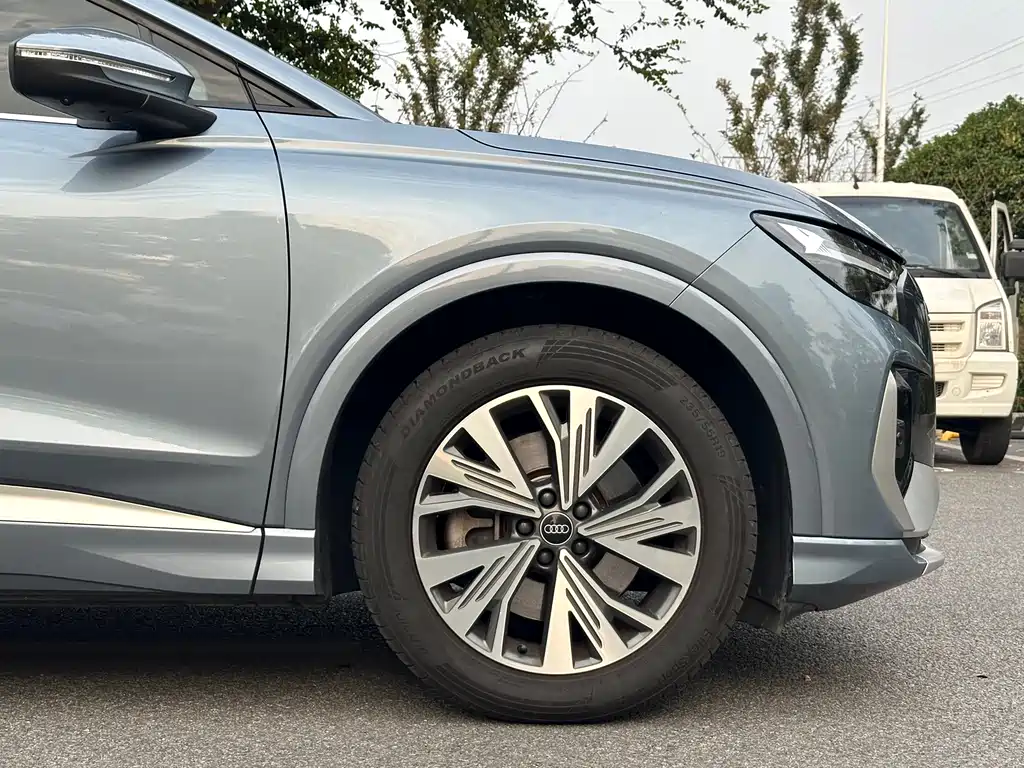 Audi Q4 e-tron — миниатюра 8