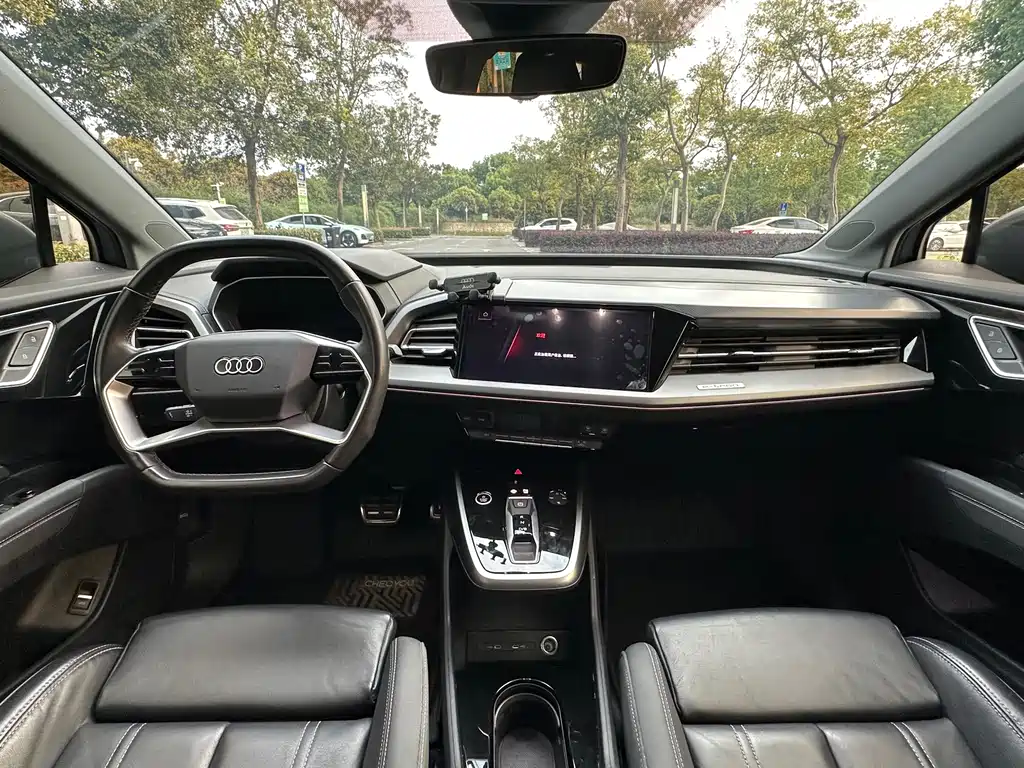 Audi Q4 e-tron — миниатюра 14