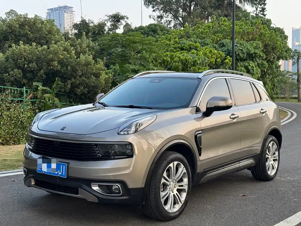 Lynk & Co 01
