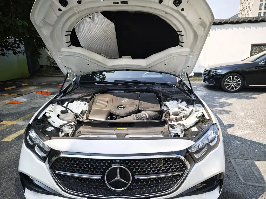 Mercedes-Benz E-Class — миниатюра 10