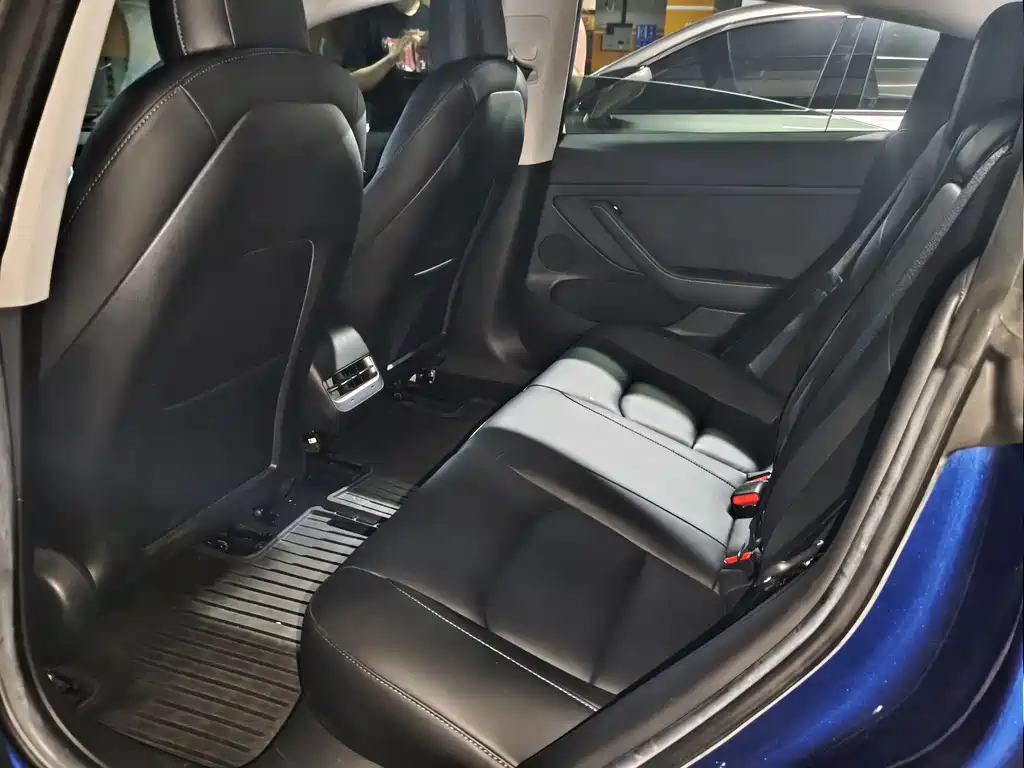 Tesla Model 3 — миниатюра 2