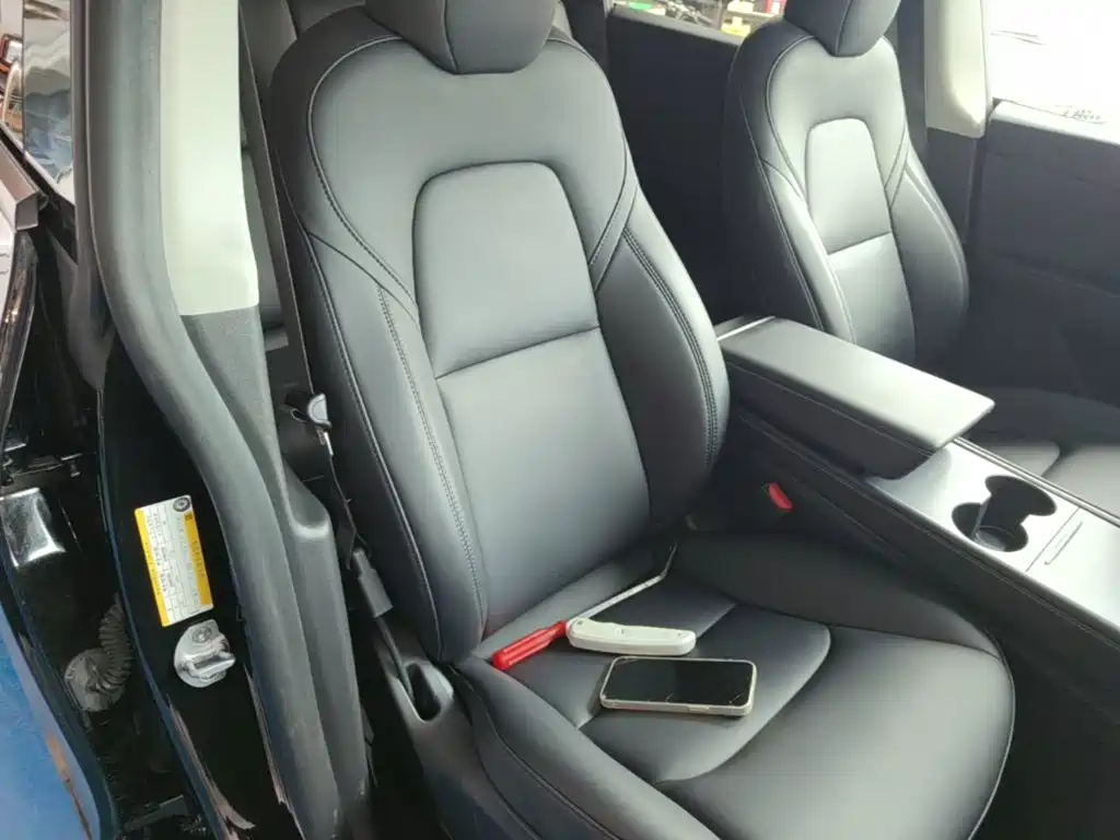 Tesla Model Y — миниатюра 25