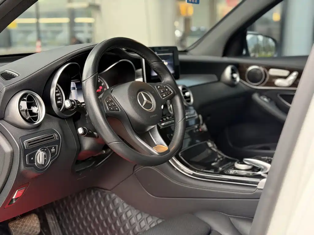 Mercedes-Benz GLC — миниатюра 10