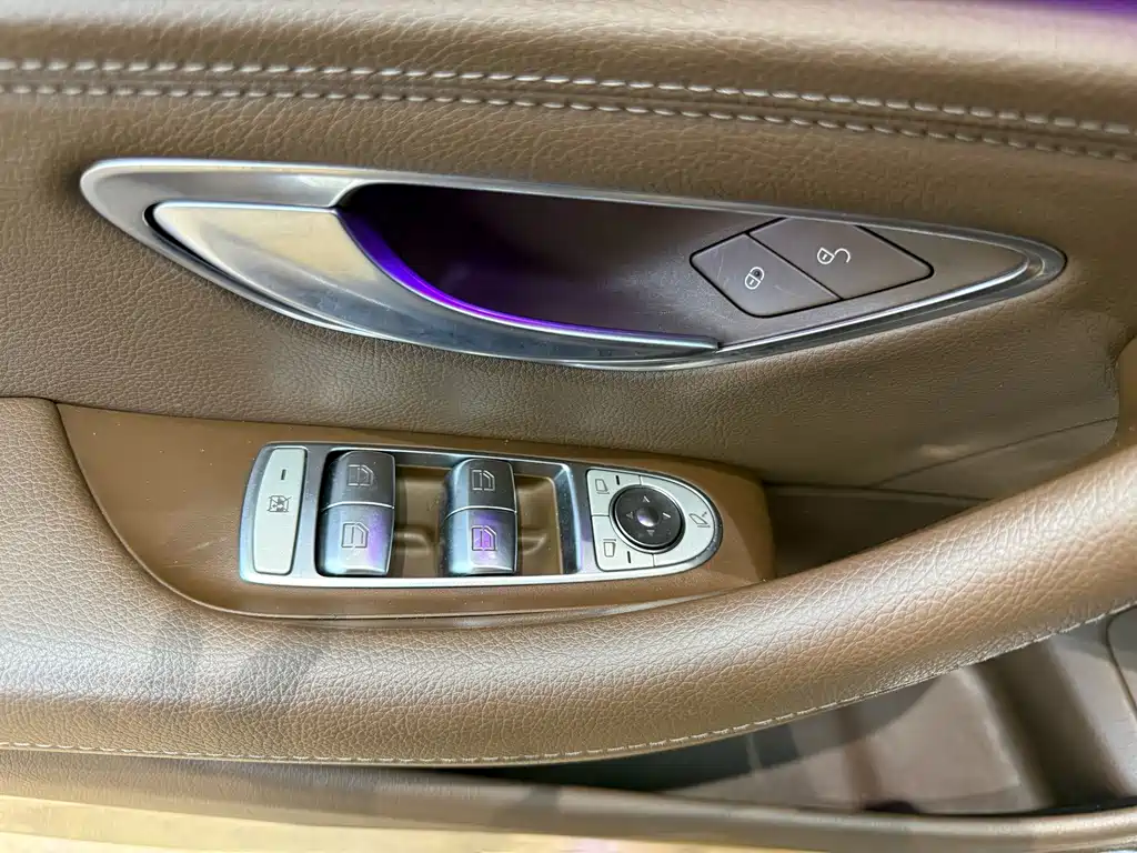 Mercedes-Benz E-Class — миниатюра 16
