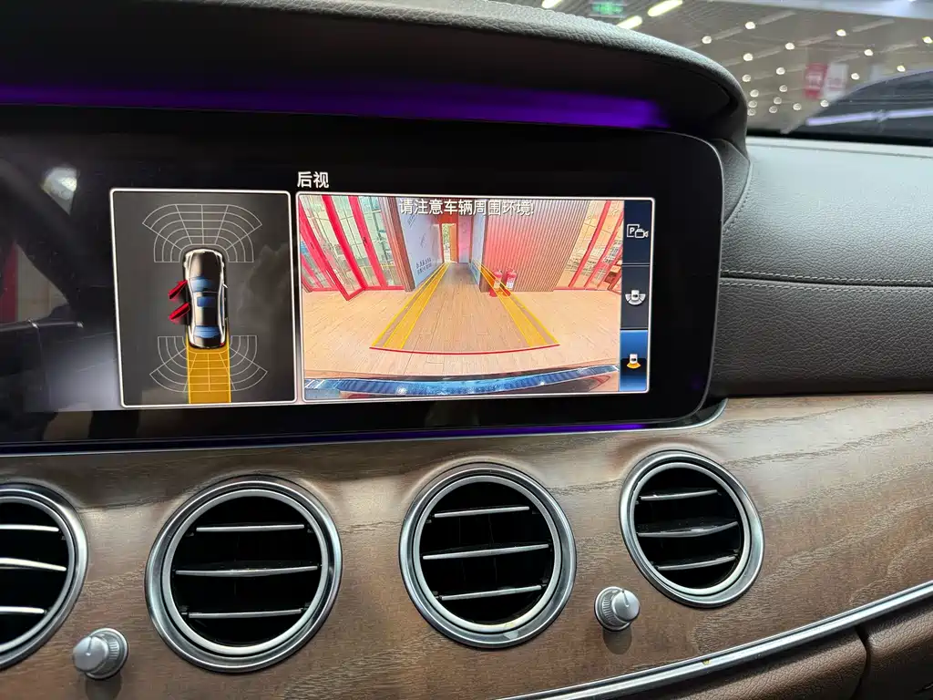Mercedes-Benz E-Class — миниатюра 12
