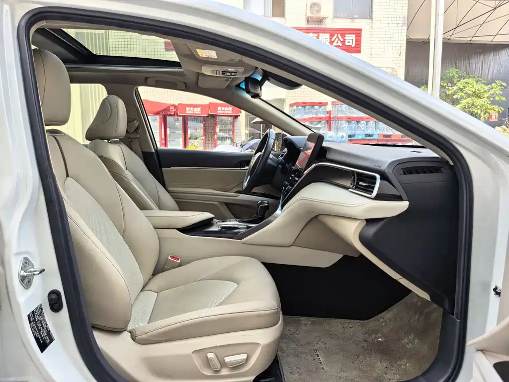 Toyota Camry — миниатюра 12