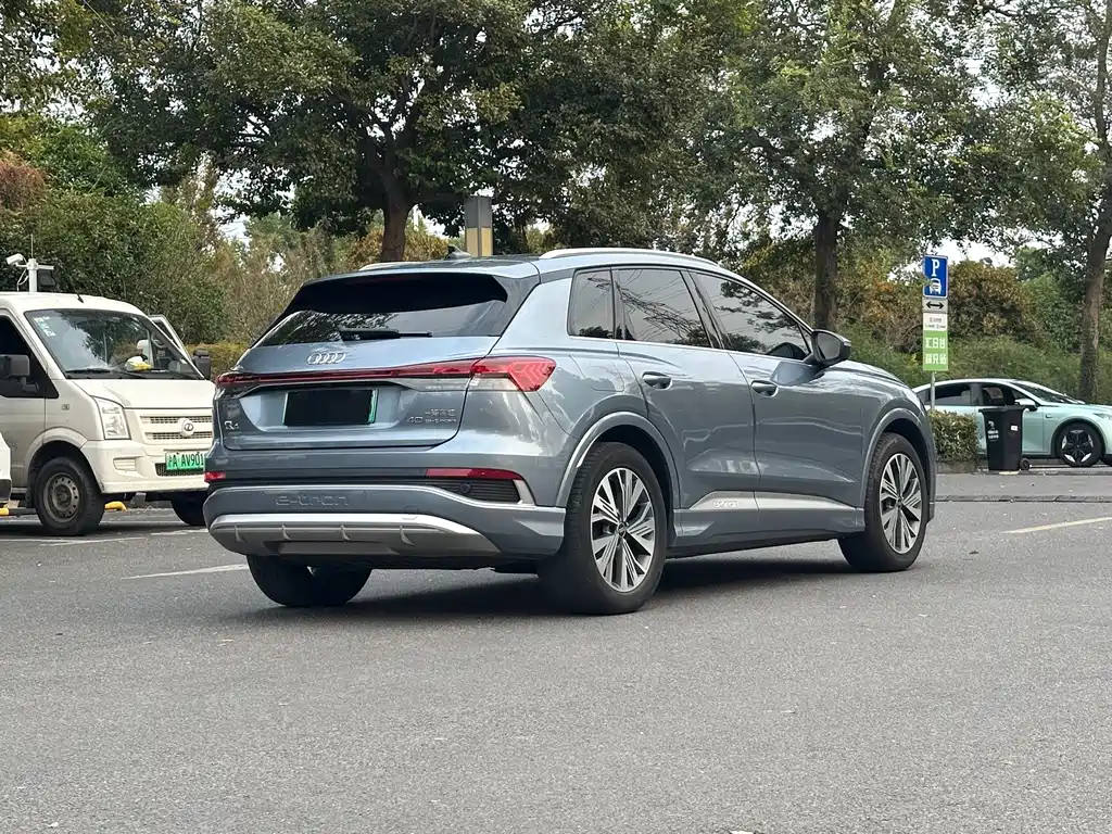 Audi Q4 e-tron — миниатюра 4