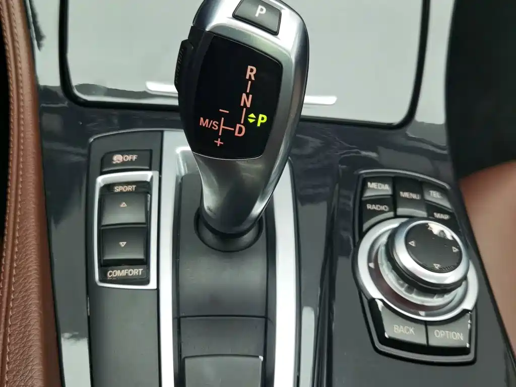 BMW 5 Series — миниатюра 13